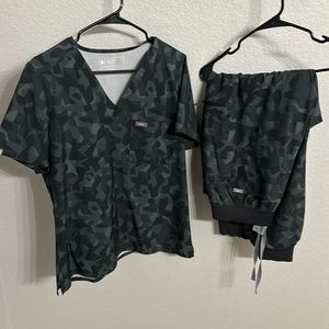 Figs Women’s Scrub Set